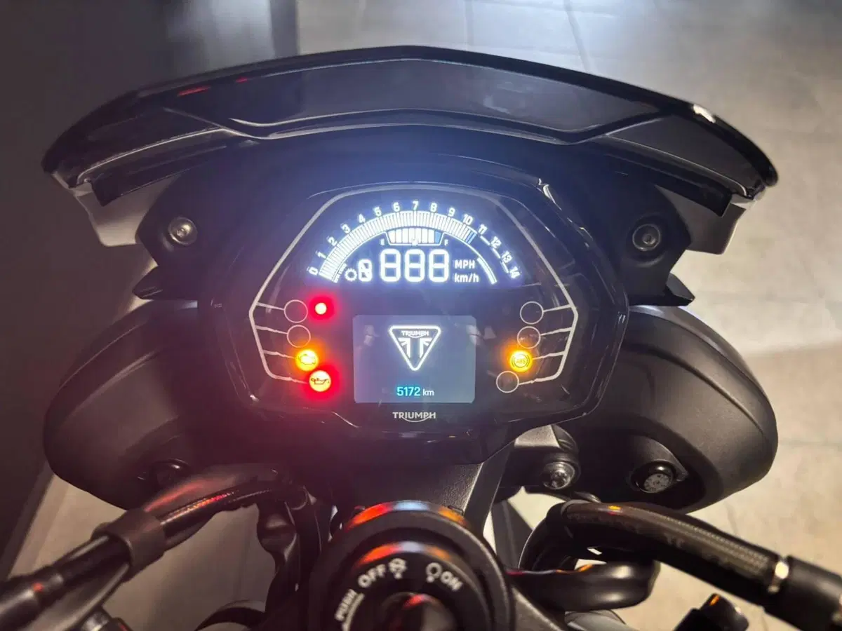 Triumph Street Triple 765 R (2023 - 26) (6)