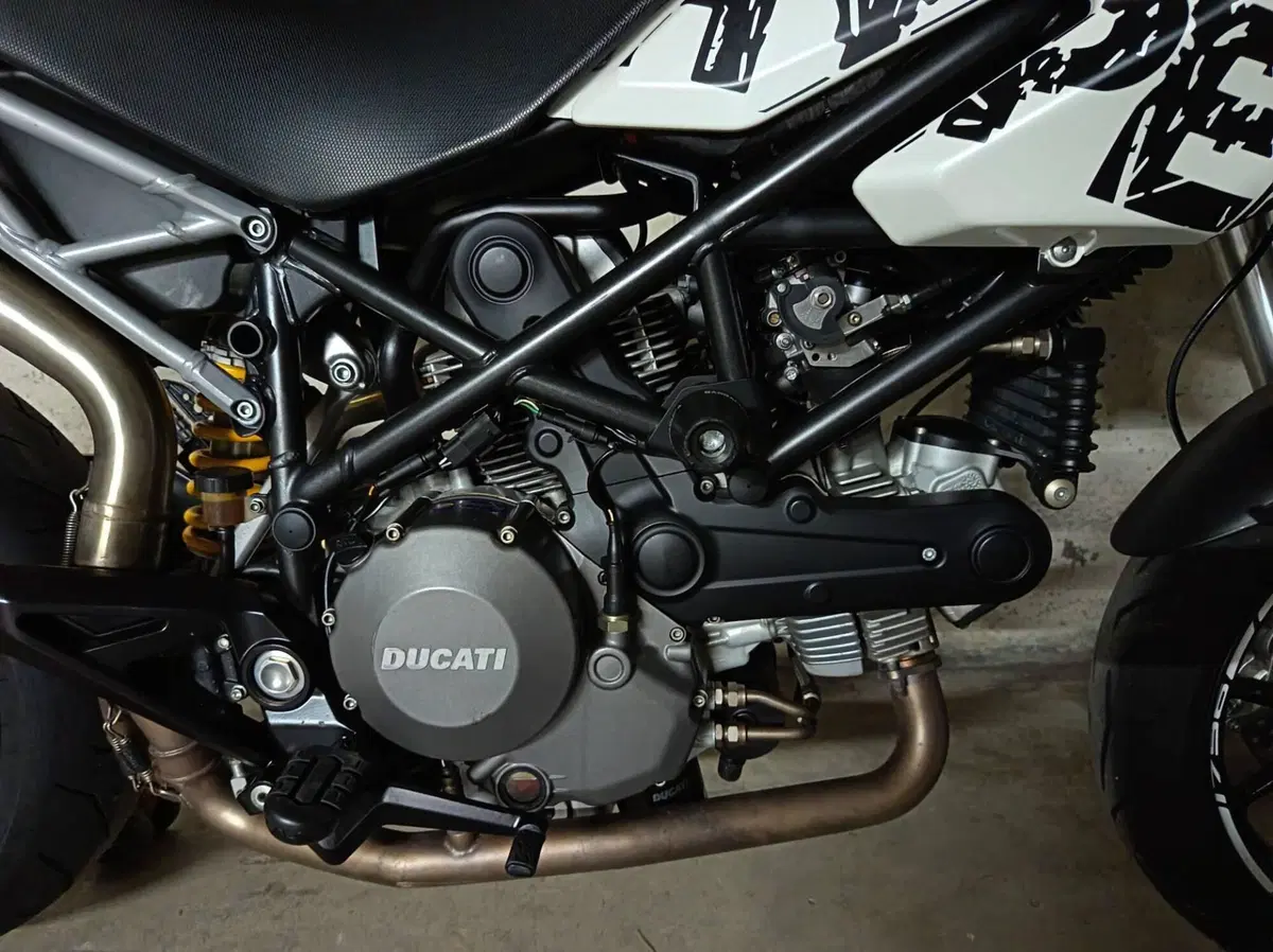 Ducati Hypermotard 796 (2012) (3)