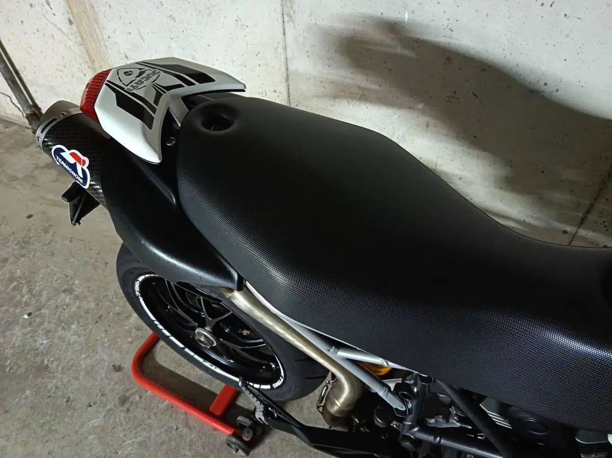 Ducati Hypermotard 796 (2012) (5)