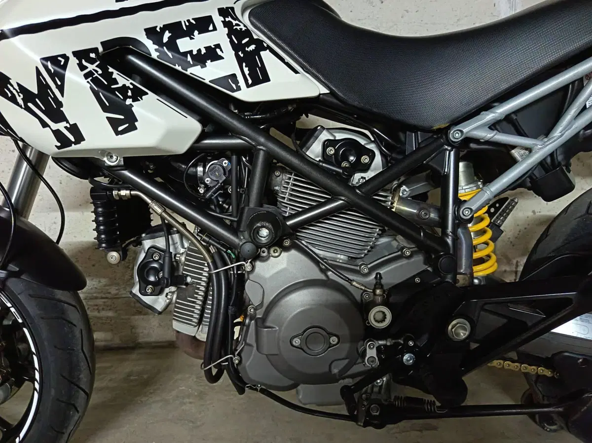 Ducati Hypermotard 796 (2012) (9)