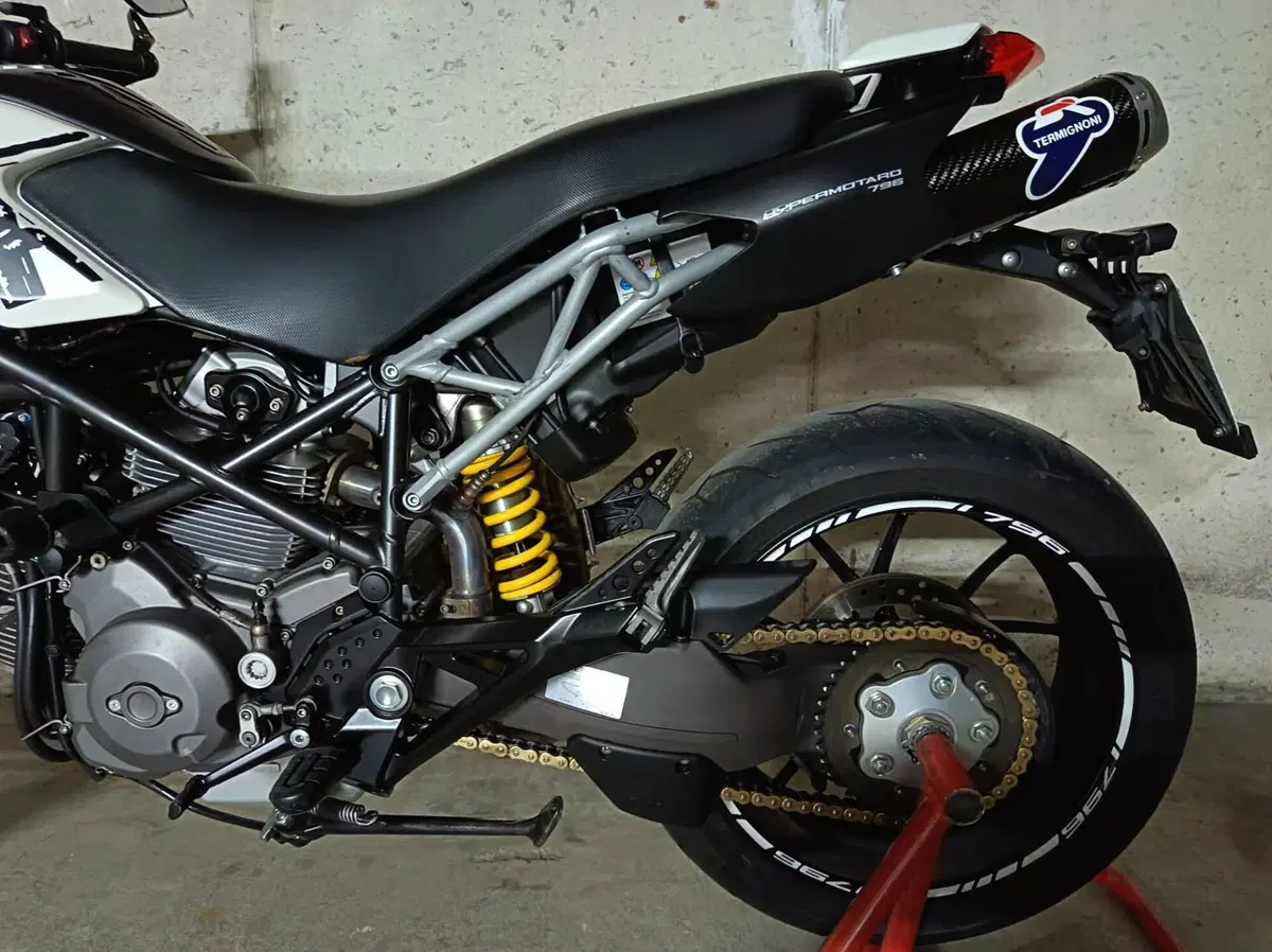 Ducati Hypermotard 796 (2012) (10)