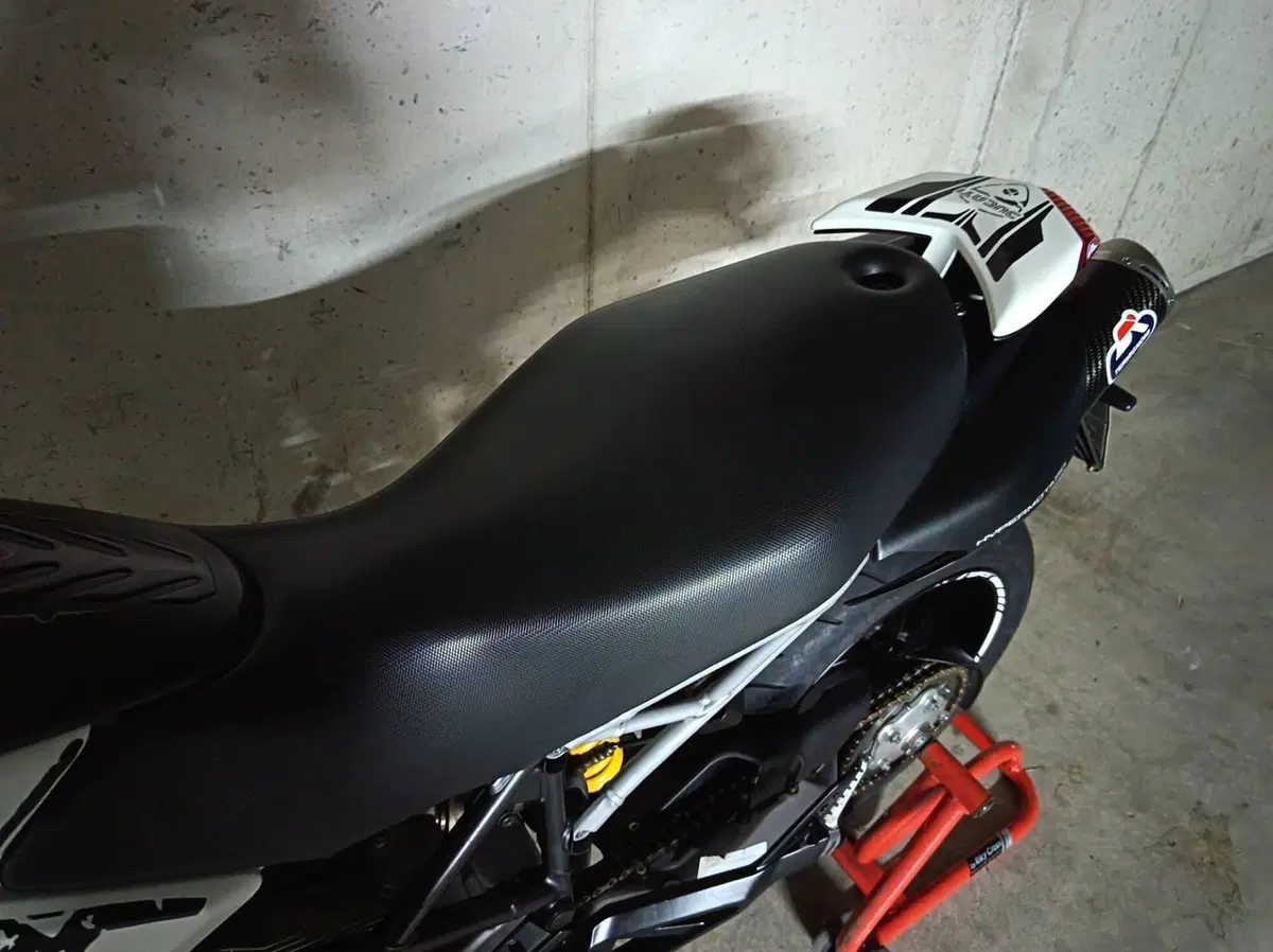 Ducati Hypermotard 796 (2012) (11)