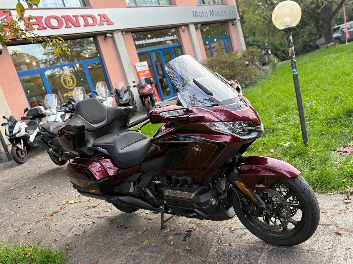 Honda GL 1800 Gold Wing Tour 50° Anniversario (2025 - 26) (3)