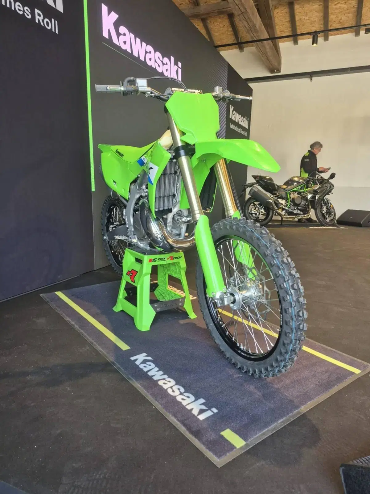 Kawasaki KX327 (2027) (4)
