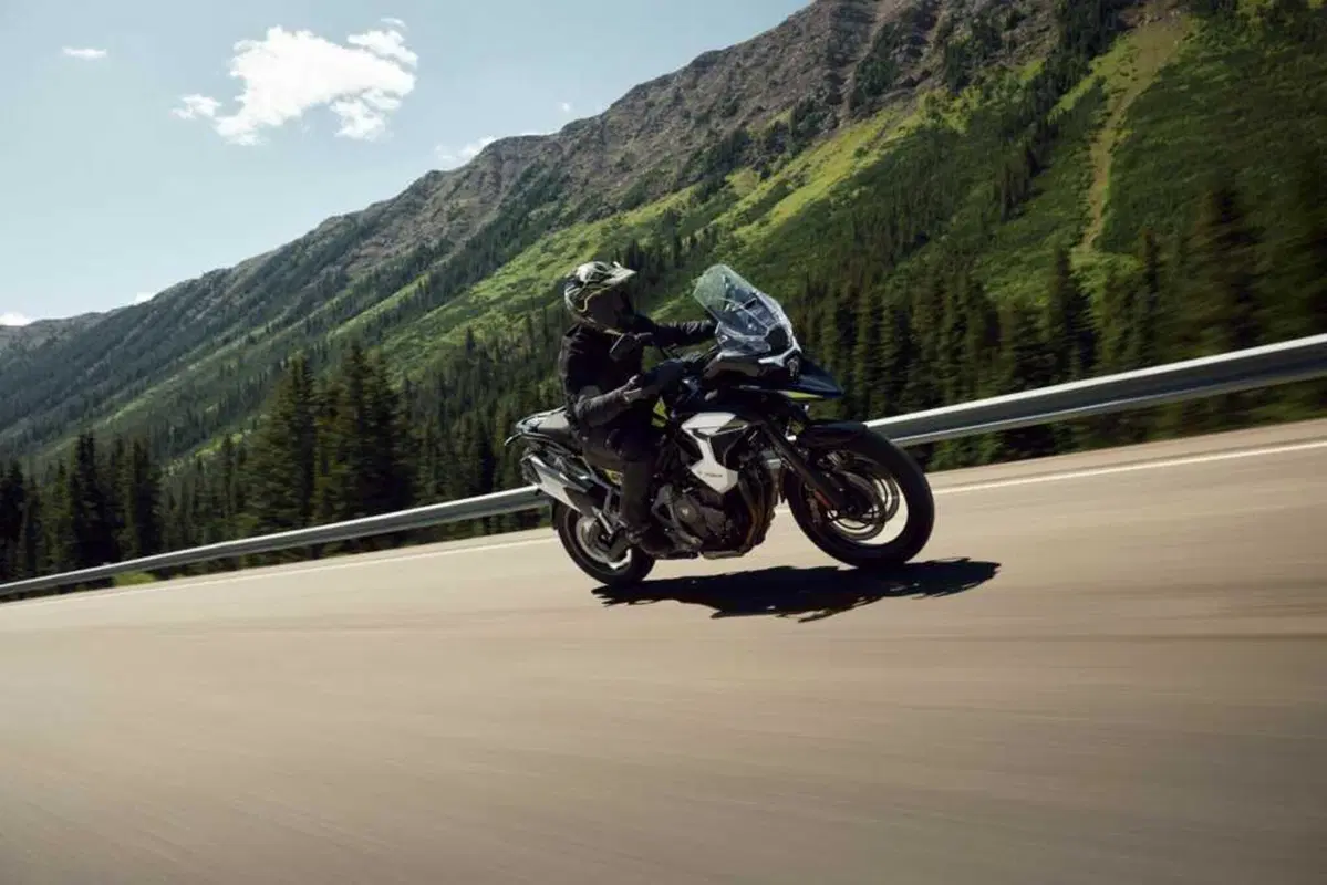 Nuova Triumph Tiger 1200 2027: addio 21 pollici, benvenuto radar. Come cambia la globe-trotter inglese [VIDEO e GALLERY] (47)