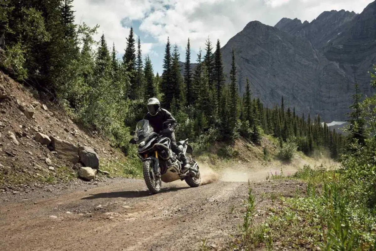 Nuova Triumph Tiger 1200 2027: addio 21 pollici, benvenuto radar. Come cambia la globe-trotter inglese [VIDEO e GALLERY] (33)