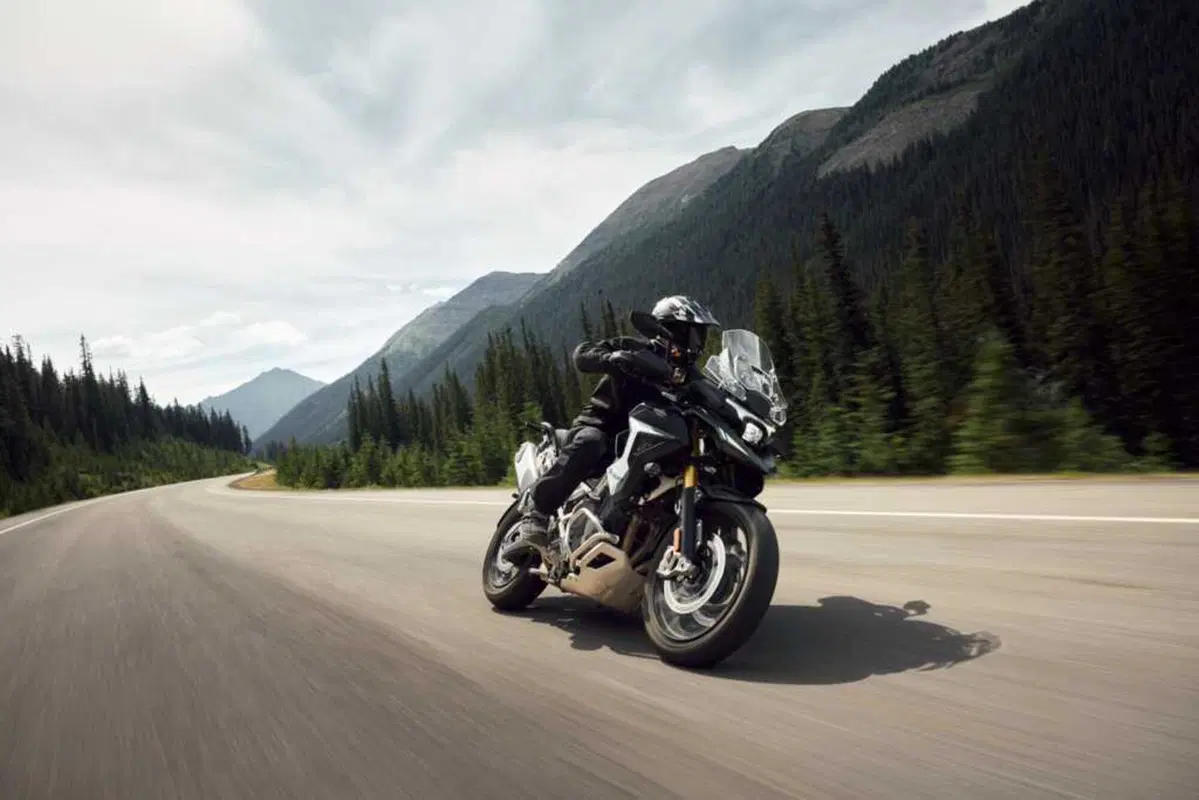 Nuova Triumph Tiger 1200 2027: addio 21 pollici, benvenuto radar. Come cambia la globe-trotter inglese [VIDEO e GALLERY] (32)