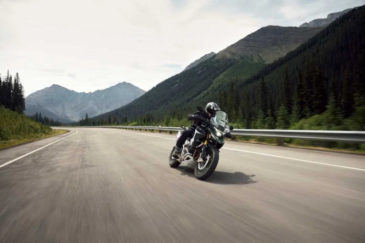 Nuova Triumph Tiger 1200 2027: addio 21 pollici, benvenuto radar. Come cambia la globe-trotter inglese [VIDEO e GALLERY] (29)