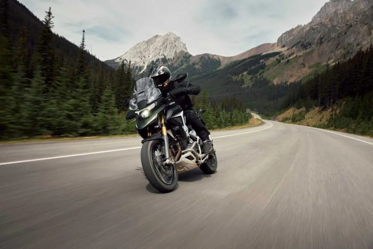 Nuova Triumph Tiger 1200 2027: addio 21 pollici, benvenuto radar. Come cambia la globe-trotter inglese [VIDEO e GALLERY] (30)