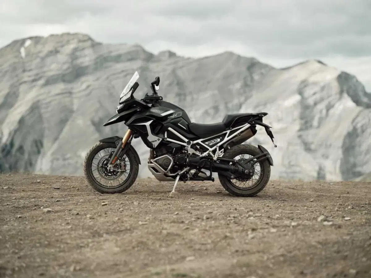 Nuova Triumph Tiger 1200 2027: addio 21 pollici, benvenuto radar. Come cambia la globe-trotter inglese [VIDEO e GALLERY] (25)