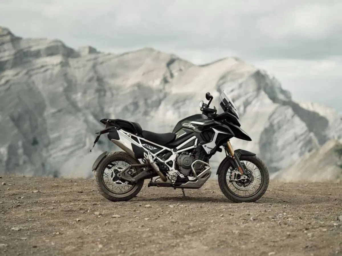 Nuova Triumph Tiger 1200 2027: addio 21 pollici, benvenuto radar. Come cambia la globe-trotter inglese [VIDEO e GALLERY] (24)