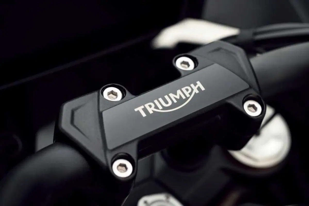 Nuova Triumph Tiger 1200 2027: addio 21 pollici, benvenuto radar. Come cambia la globe-trotter inglese [VIDEO e GALLERY] (16)