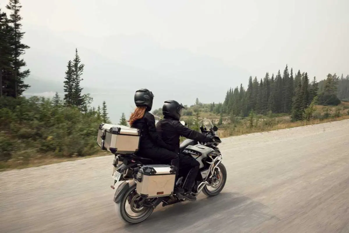 Nuova Triumph Tiger 1200 2027: addio 21 pollici, benvenuto radar. Come cambia la globe-trotter inglese [VIDEO e GALLERY] (14)