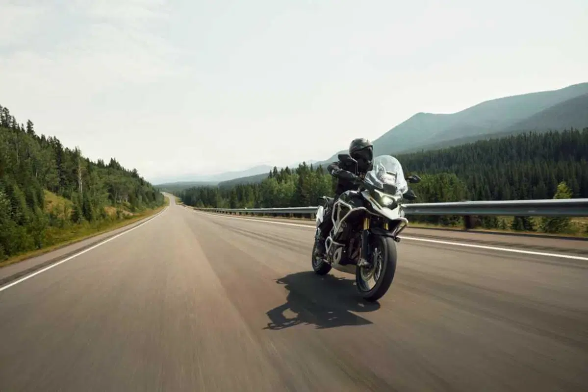 Nuova Triumph Tiger 1200 2027: addio 21 pollici, benvenuto radar. Come cambia la globe-trotter inglese [VIDEO e GALLERY] (10)