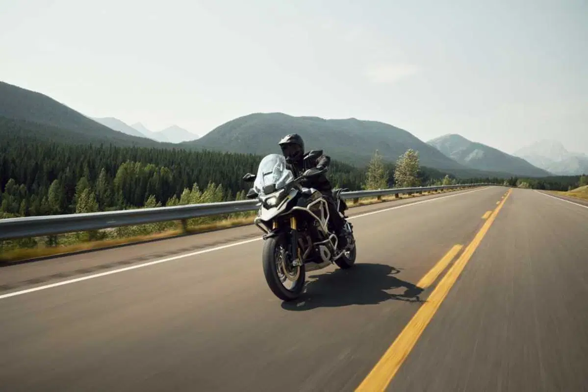 Nuova Triumph Tiger 1200 2027: addio 21 pollici, benvenuto radar. Come cambia la globe-trotter inglese [VIDEO e GALLERY] (9)