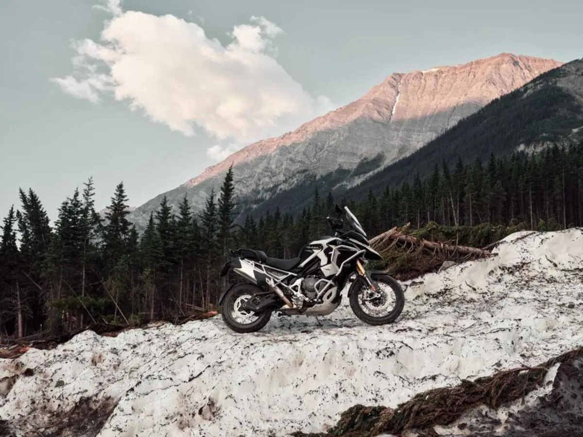 Nuova Triumph Tiger 1200 2027: addio 21 pollici, benvenuto radar. Come cambia la globe-trotter inglese [VIDEO e GALLERY] (6)