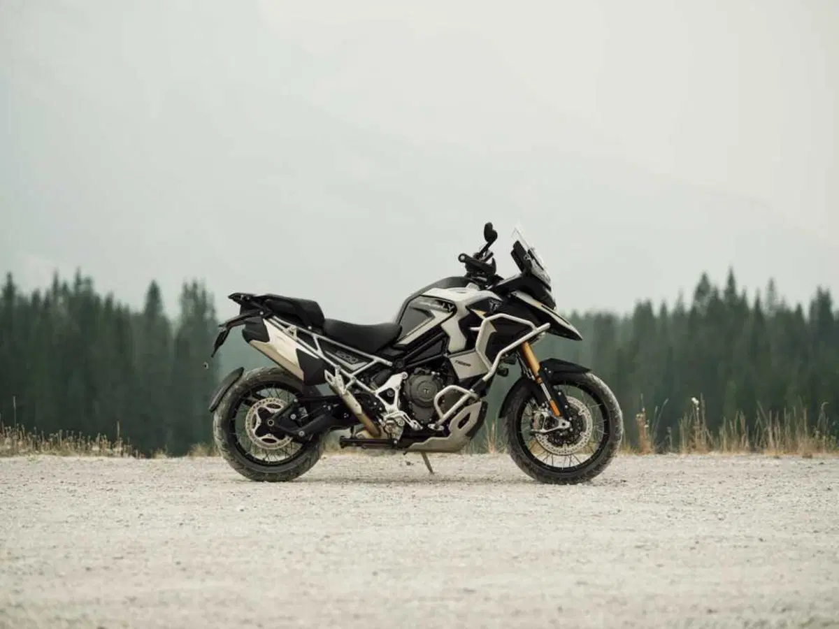 Nuova Triumph Tiger 1200 2027: addio 21 pollici, benvenuto radar. Come cambia la globe-trotter inglese [VIDEO e GALLERY] (4)
