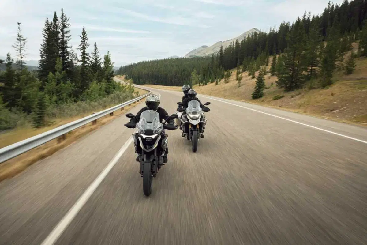 Nuova Triumph Tiger 1200 2027: addio 21 pollici, benvenuto radar. Come cambia la globe-trotter inglese [VIDEO e GALLERY] (2)