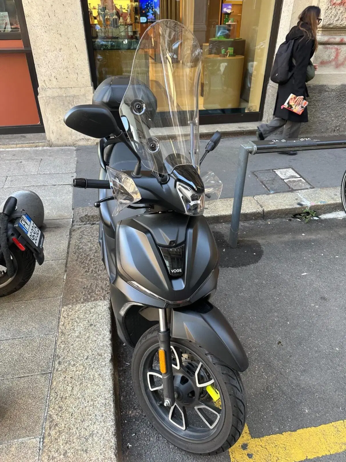 Voge Sfida SR16 200 (2025 - 26) (3)