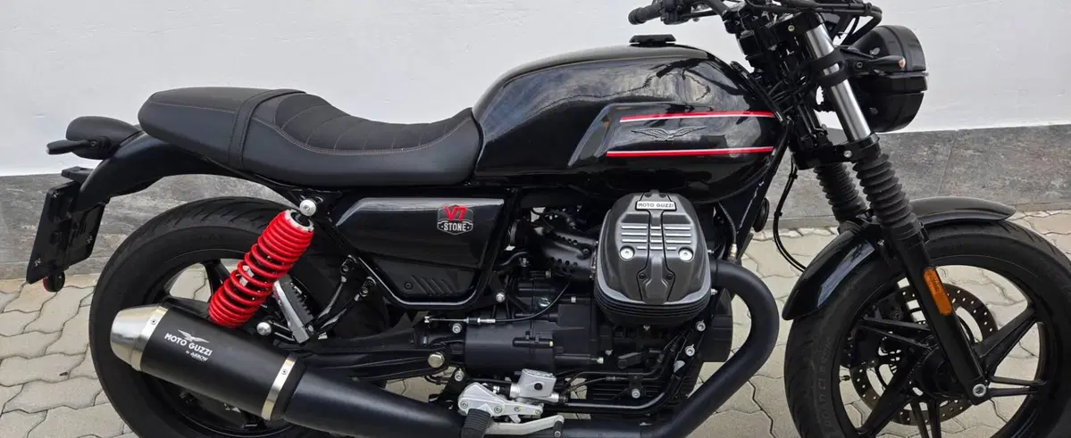Moto Guzzi V7 Stone Special Edition (2022 - 25) (3)