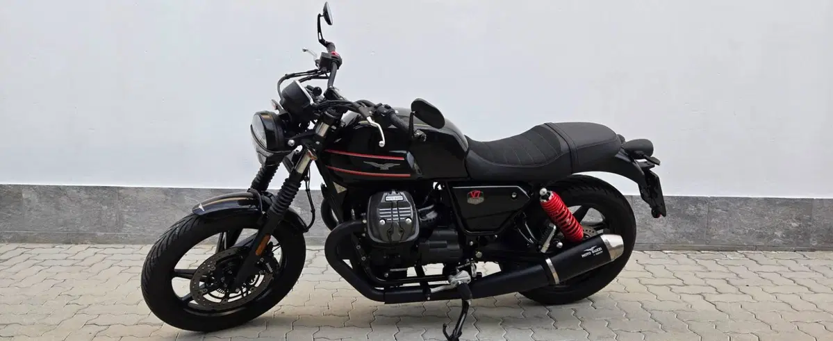 Moto Guzzi V7 Stone Special Edition (2022 - 25) (4)