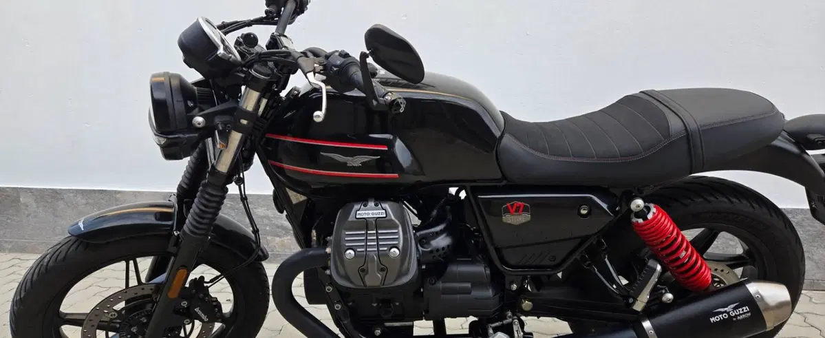 Moto Guzzi V7 Stone Special Edition (2022 - 25) (5)