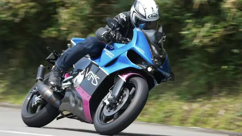 122 kg, 75 CV: la Vins Duecinquanta a 2 tempi è stata omologata ...in Giappone.