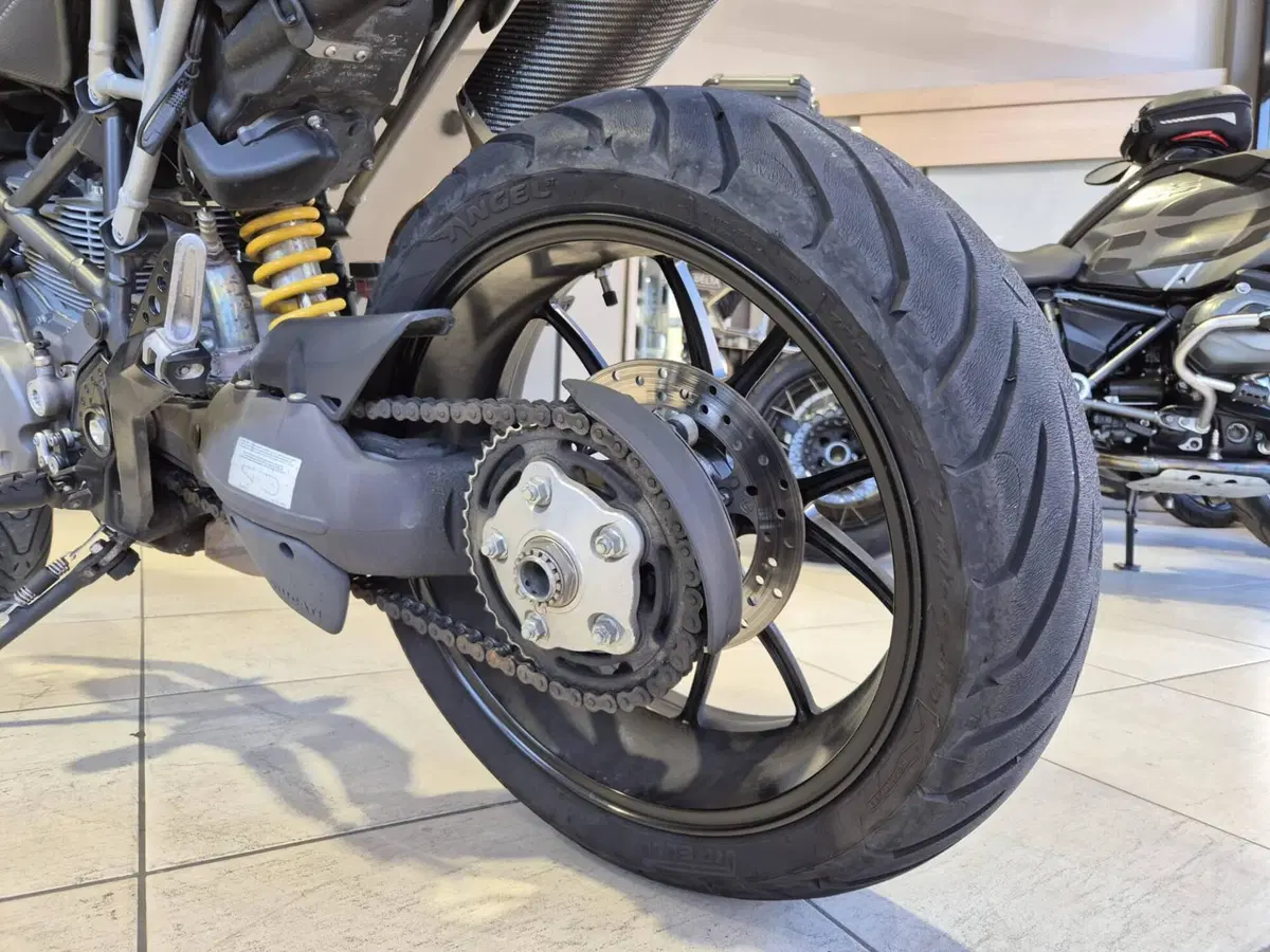 Ducati Hypermotard 796 (2012) (8)