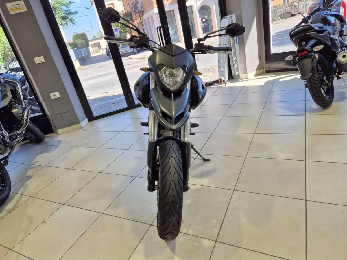 Ducati Hypermotard 796 (2012) (10)
