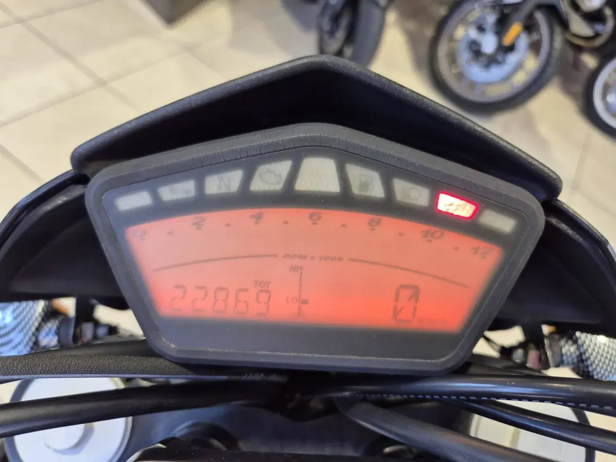 Ducati Hypermotard 796 (2012) (4)