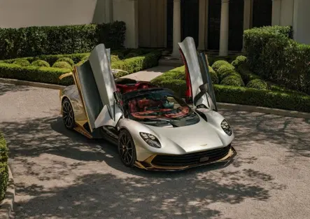 Aston Martin Valhalla Spider, 1.079 CV e 350 km/h: va più forte senza tetto che con la capote!
