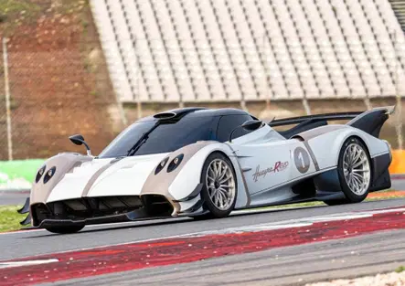Pagani consegna una hypercar da 3,2 milioni: 900 CV e niente strada, può correre solo in pista