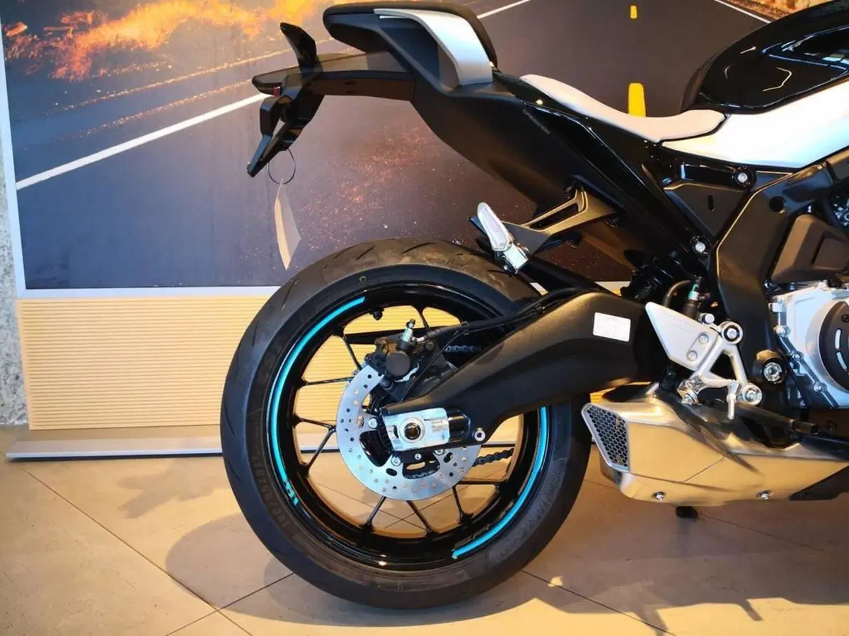CFMOTO 675SR-R (2025 - 26) (5)