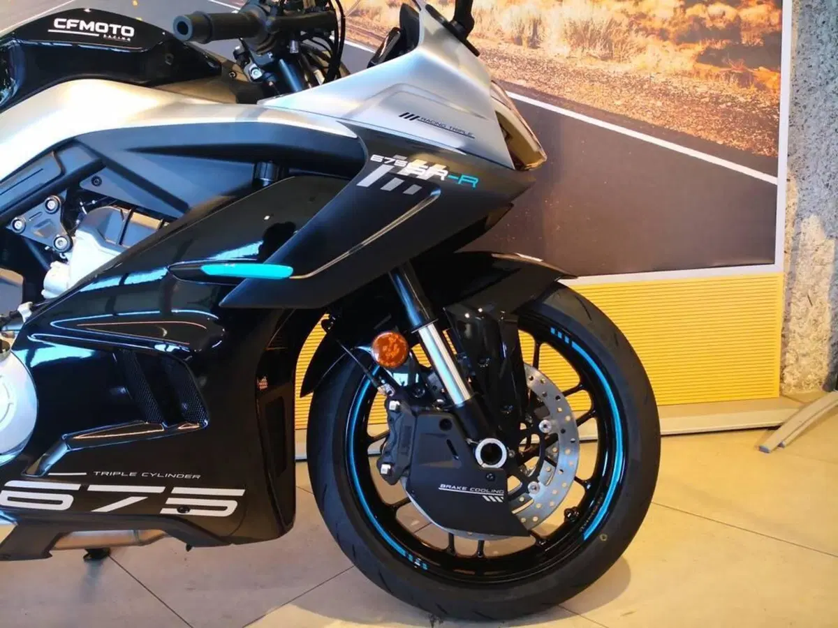 CFMOTO 675SR-R (2025 - 26) (4)