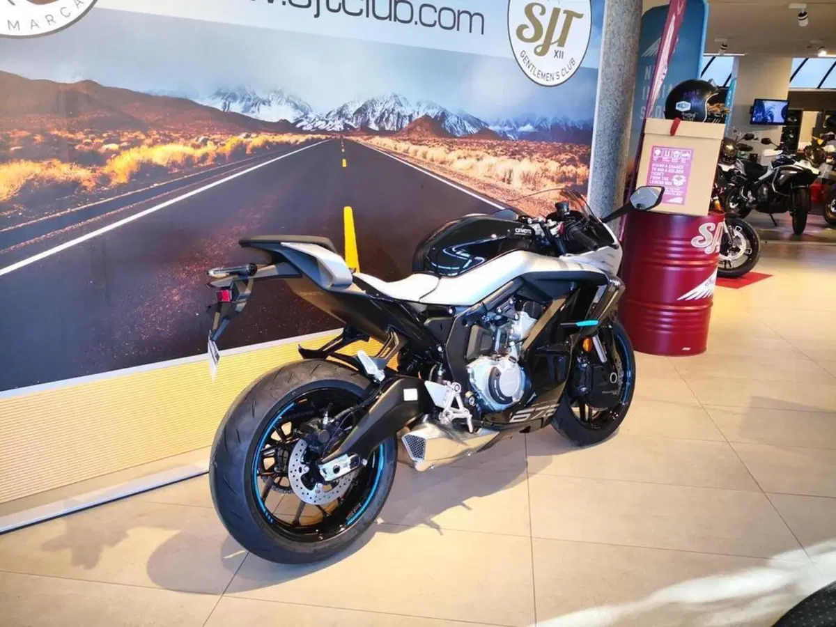CFMOTO 675SR-R (2025 - 26) (6)