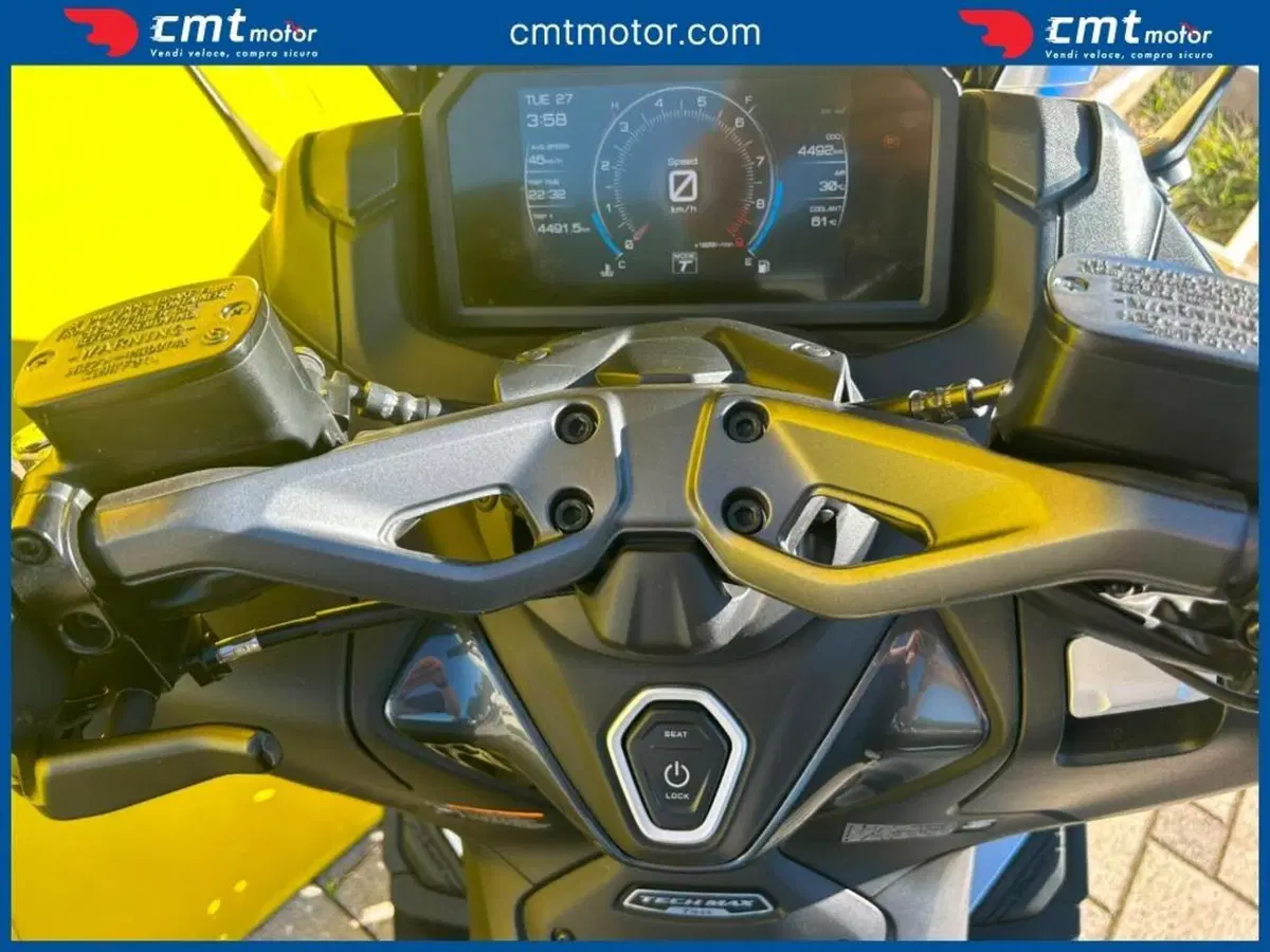 Yamaha T-Max 560 Tech Max (2022 - 24) (5)