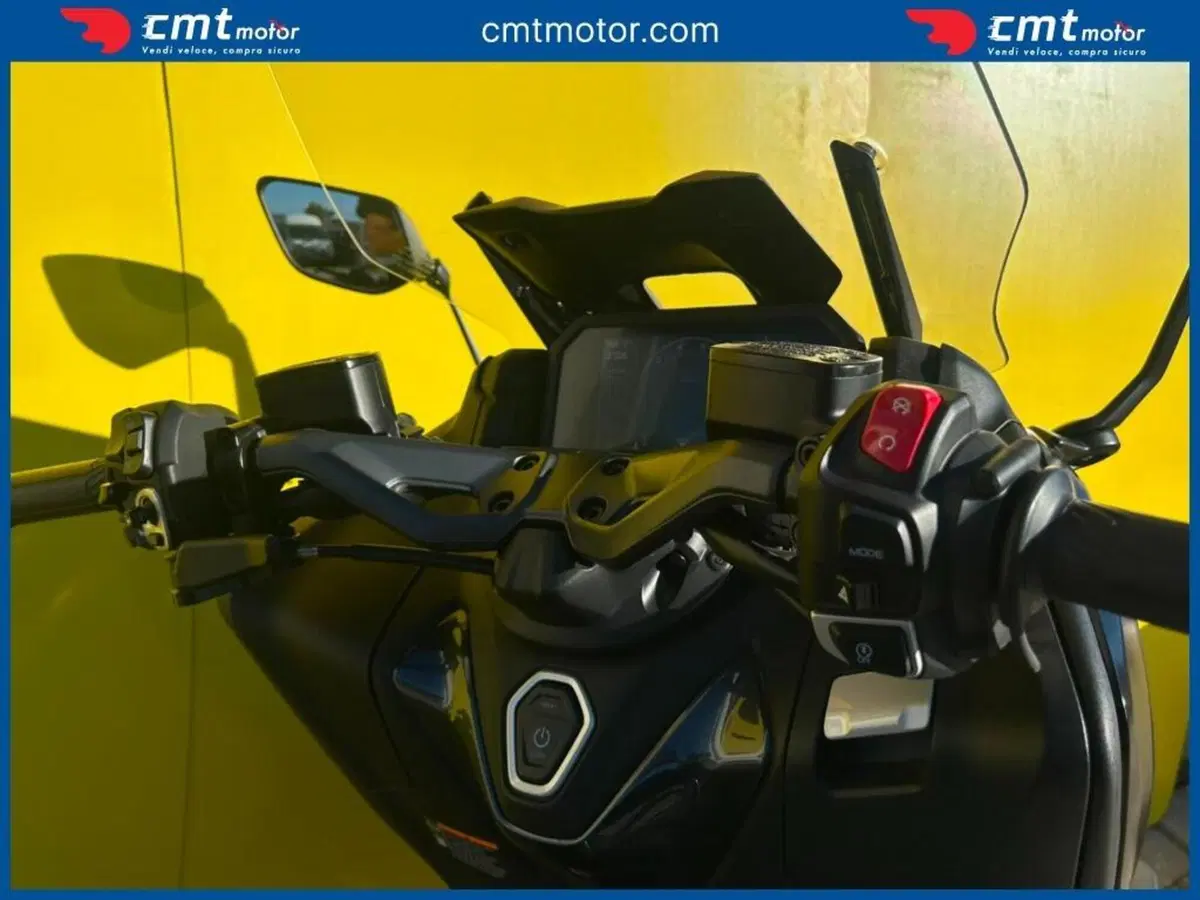 Yamaha T-Max 560 Tech Max (2022 - 24) (6)