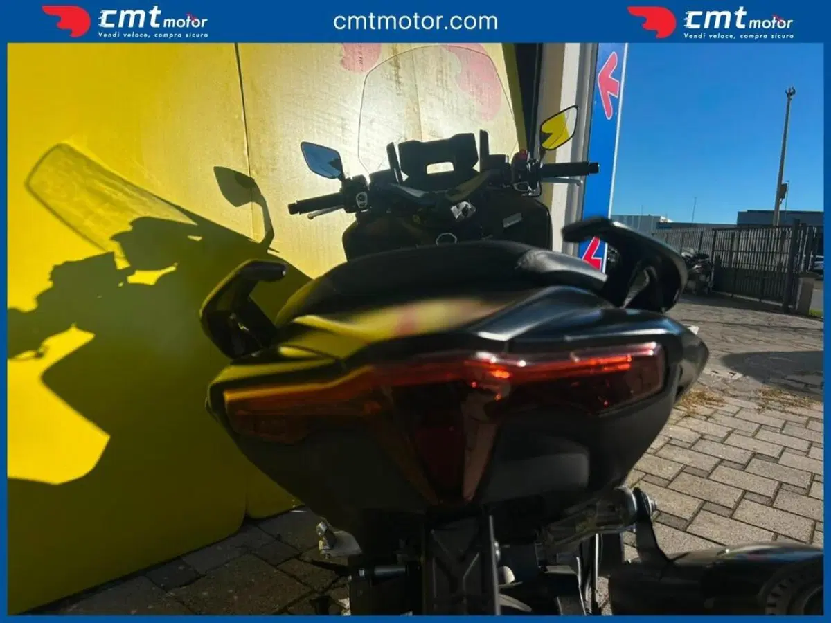 Yamaha T-Max 560 Tech Max (2022 - 24) (12)