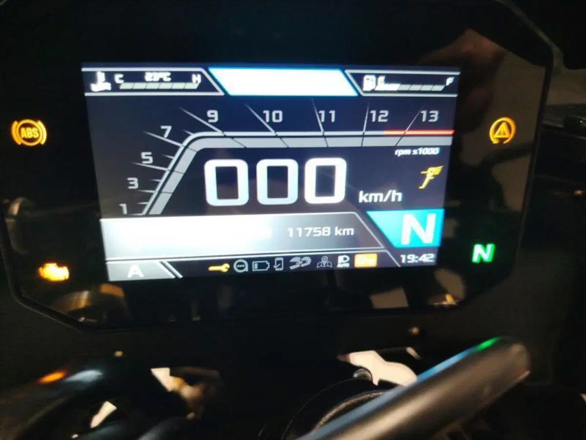Aprilia Tuono V4 Factory (2021 - 24) (13)