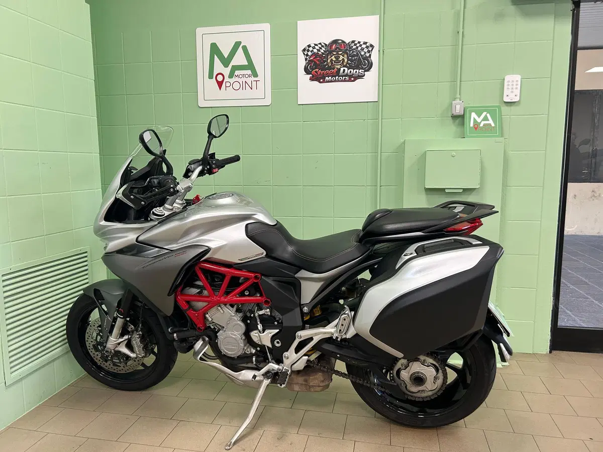 MV Agusta Turismo Veloce 800 (2017 - 19) (2)