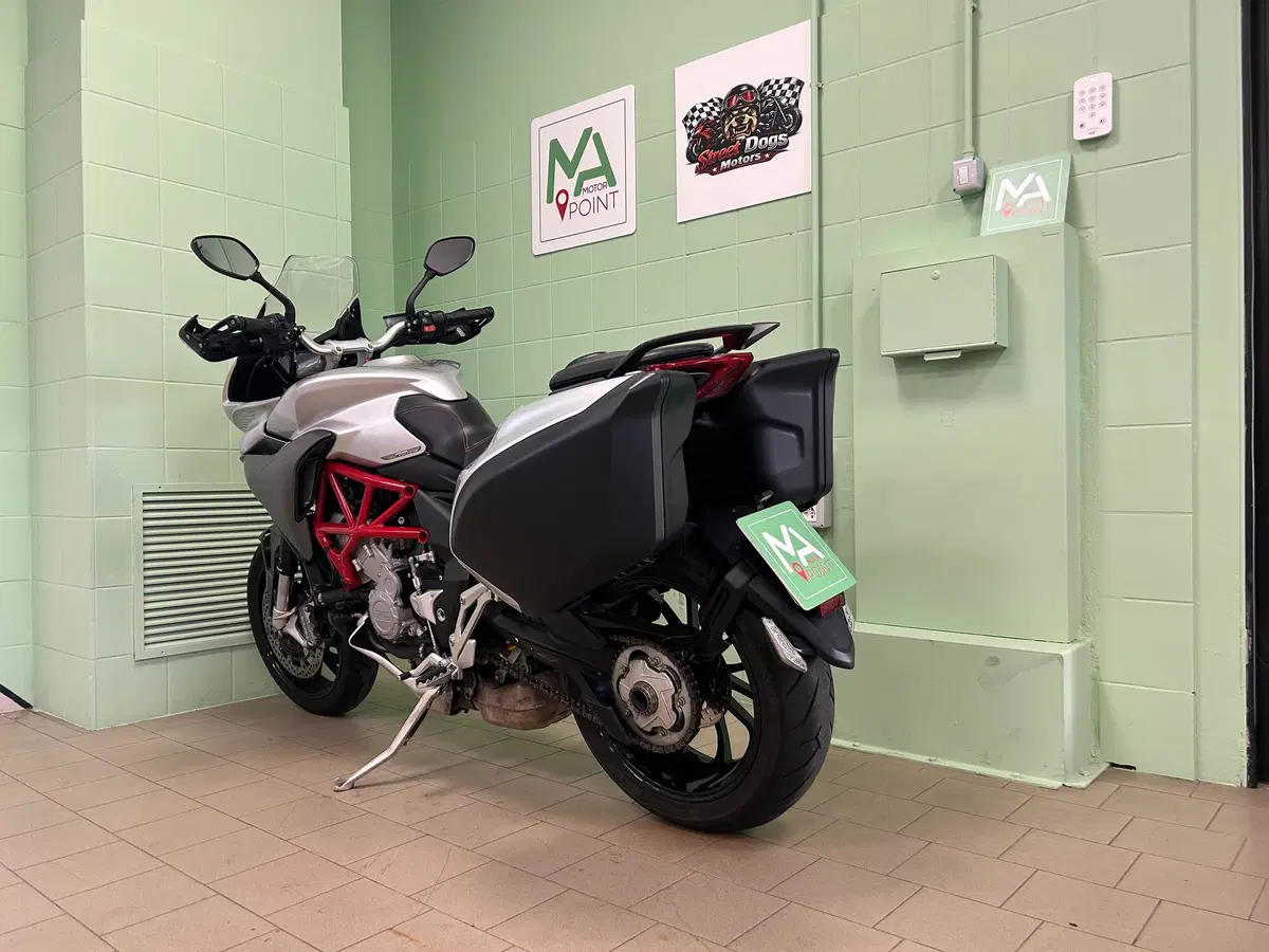 MV Agusta Turismo Veloce 800 (2017 - 19) (7)