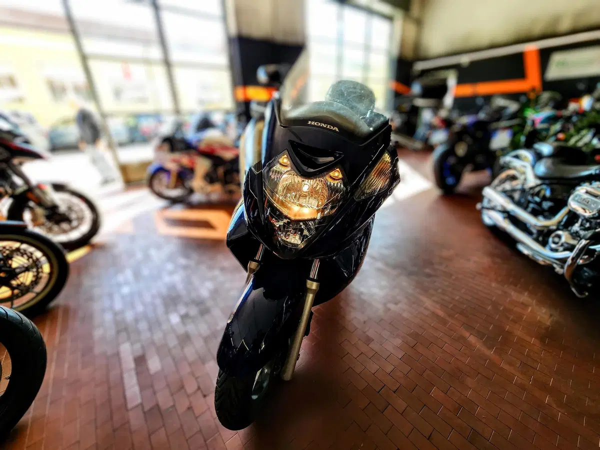 Honda Silver Wing 600 (2001 - 05) (3)