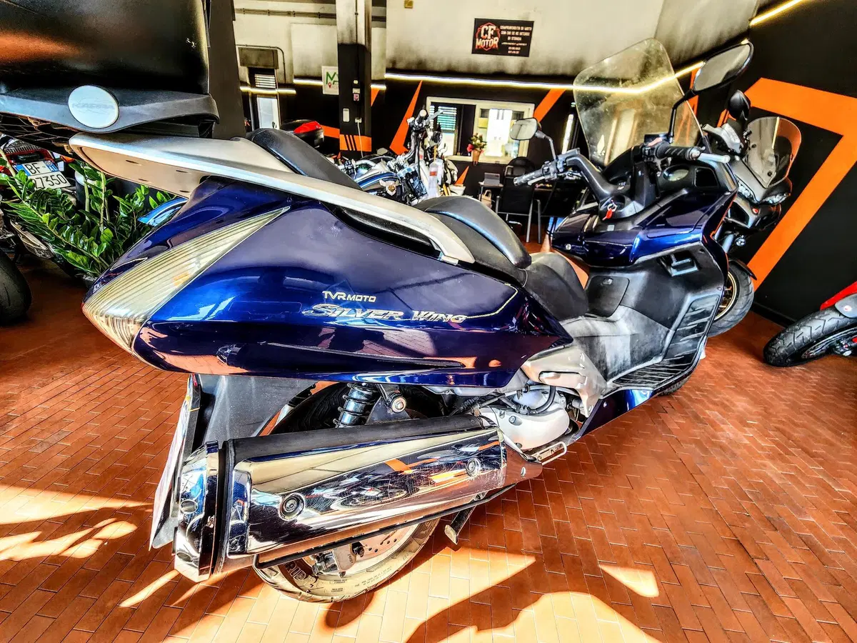 Honda Silver Wing 600 (2001 - 05) (7)