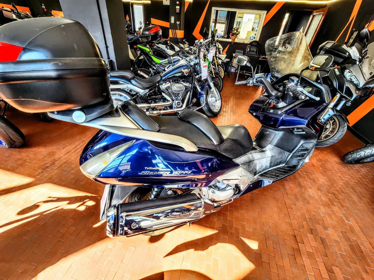 Honda Silver Wing 600 (2001 - 05) (8)