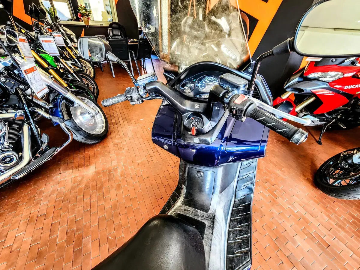 Honda Silver Wing 600 (2001 - 05) (9)