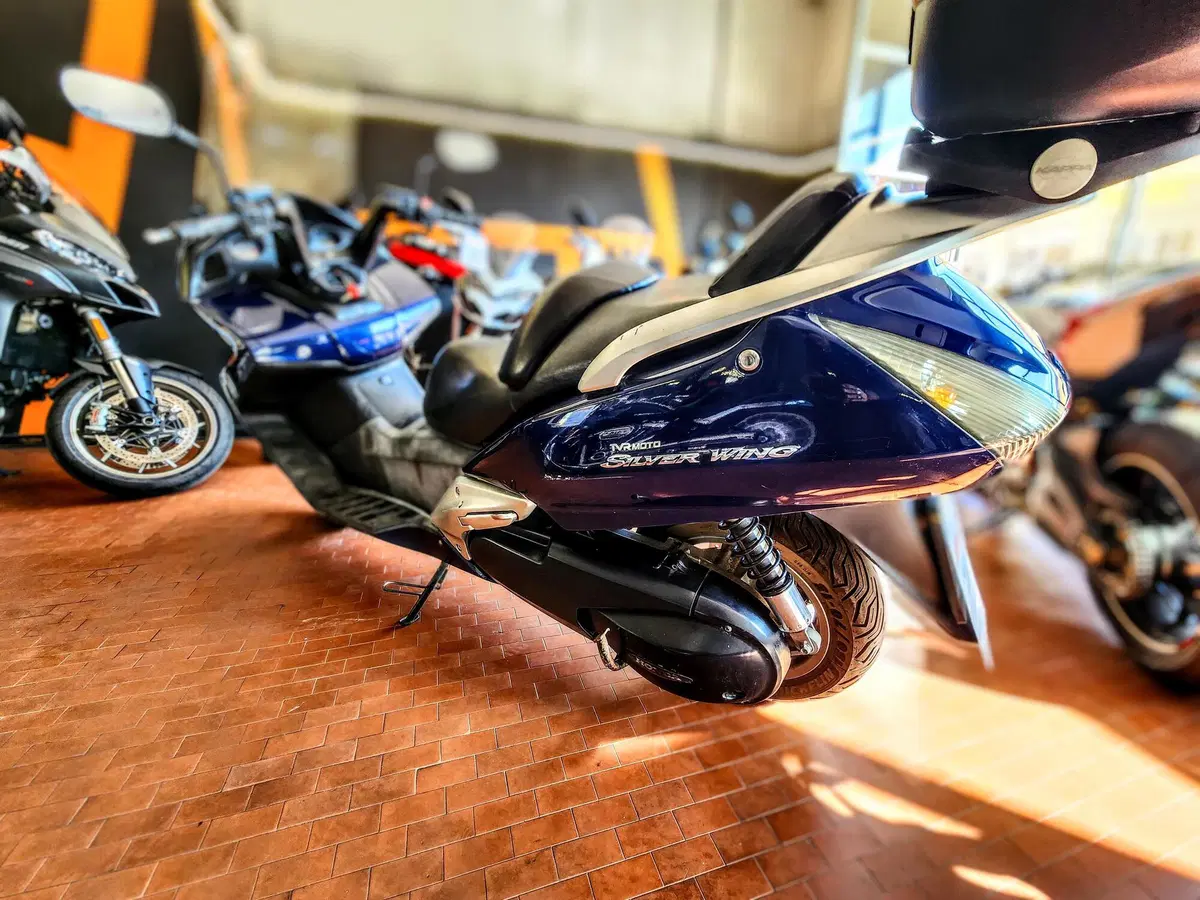 Honda Silver Wing 600 (2001 - 05) (12)