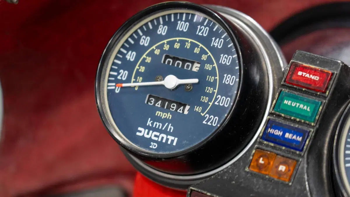 Ducati 900 MHR (Mike Hailwood Replica) (20)