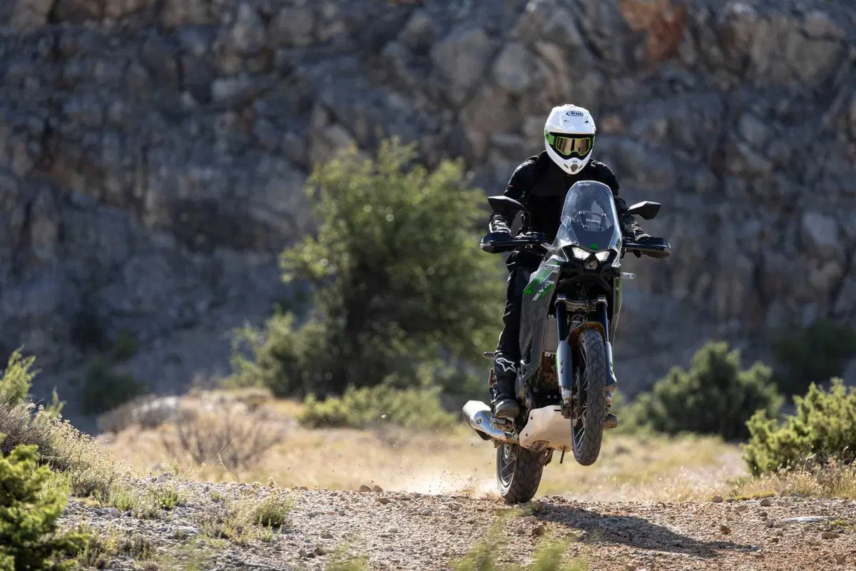 Nuova Kawasaki KLE 650: 21 pollici, 70 CV e un prezzo che sorprende [GALLERY] (5)