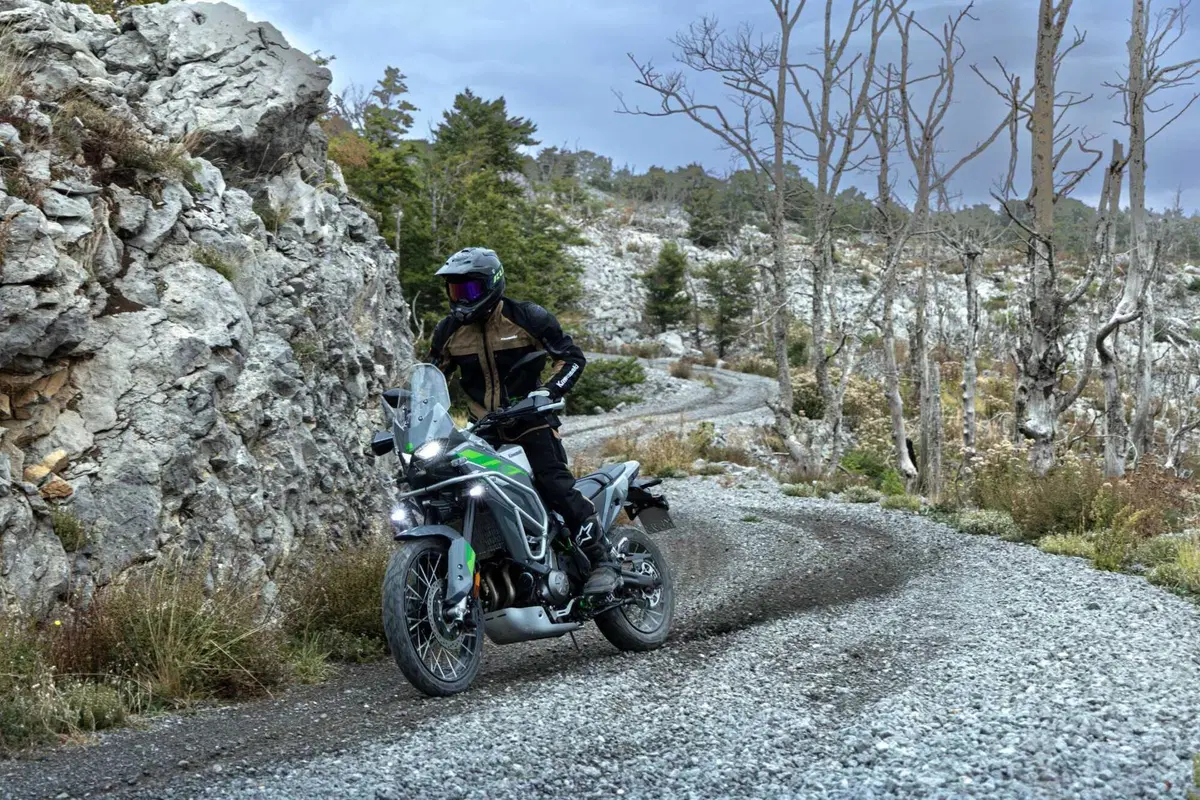 Nuova Kawasaki KLE 650: 21 pollici, 70 CV e un prezzo che sorprende [GALLERY] (14)