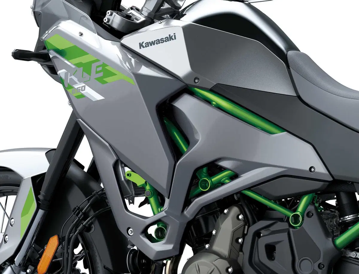 Nuova Kawasaki KLE 650: 21 pollici, 70 CV e un prezzo che sorprende [GALLERY] (17)